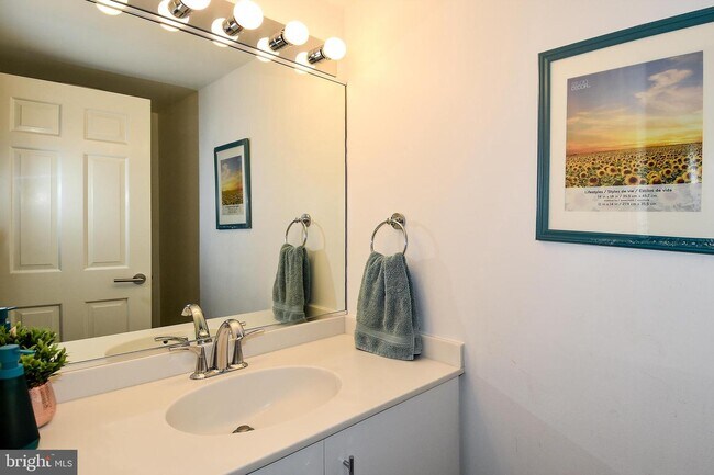 Foto del edificio - 2700 Unicorn Ln NW