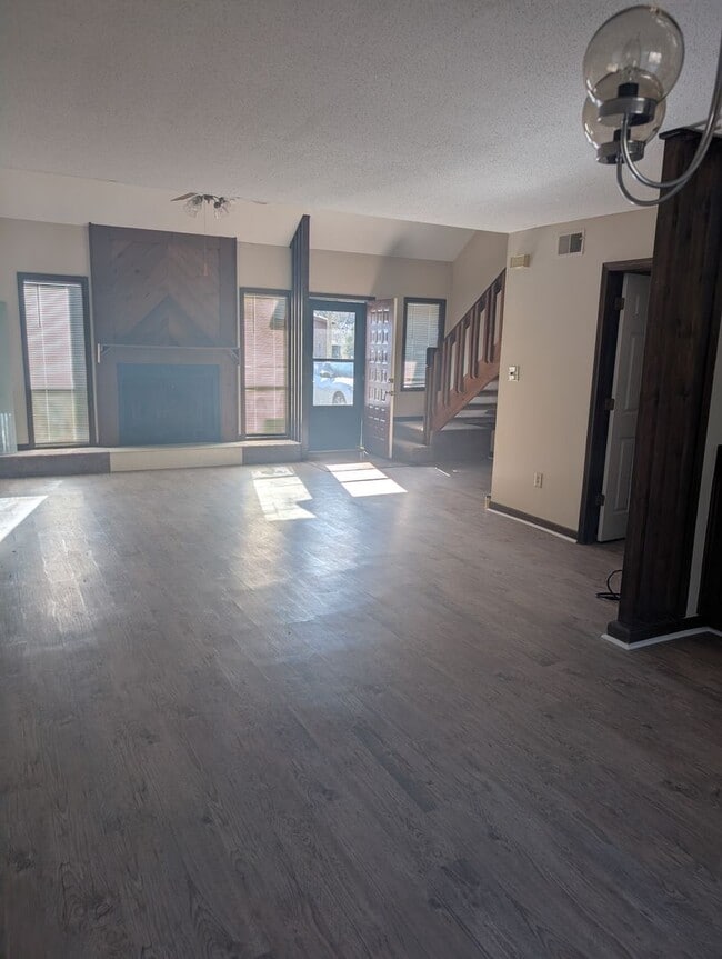 Building Photo - 311 Rock Knoll Dr