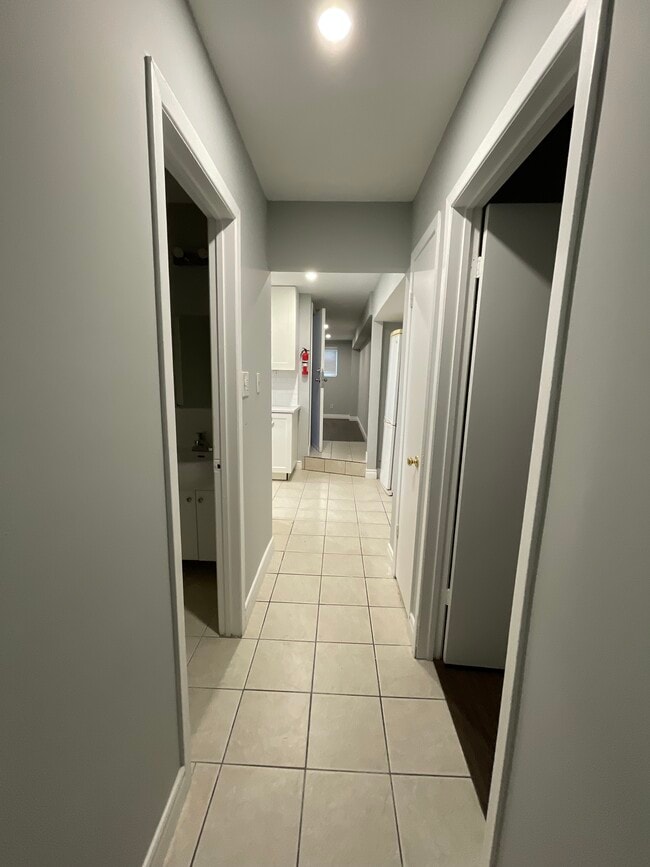 Corridor - 32 Firwood Av