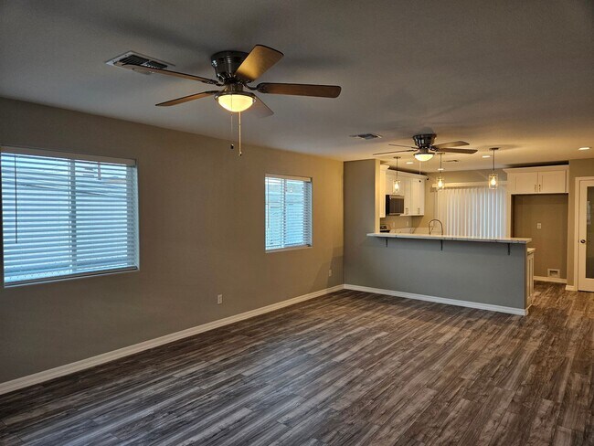 Foto del edificio - Beautiful and Affordable 2 bed/2 bath Single Family Home in BHC!