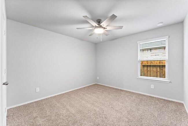 Foto del edificio - 40491 Gdn Hts Ln