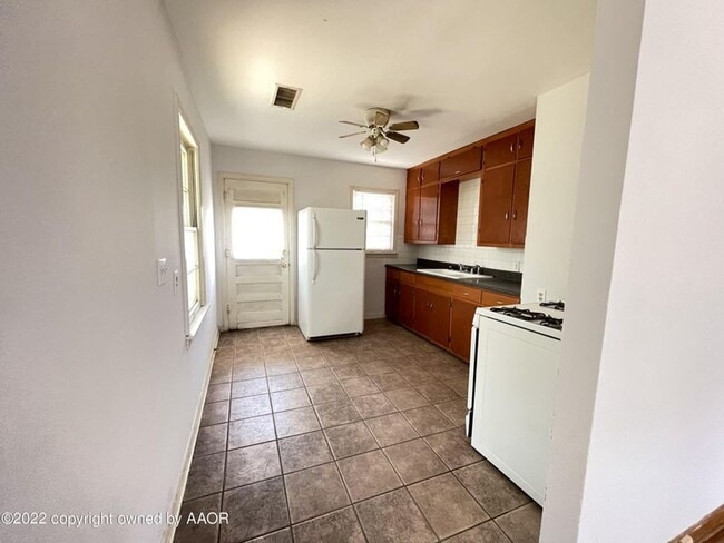 Foto del edificio - Cute 2bedroom 1 bathroom perfect for a truck driver