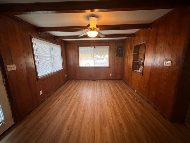 Foto del edificio - 1-2 Bedroom unit