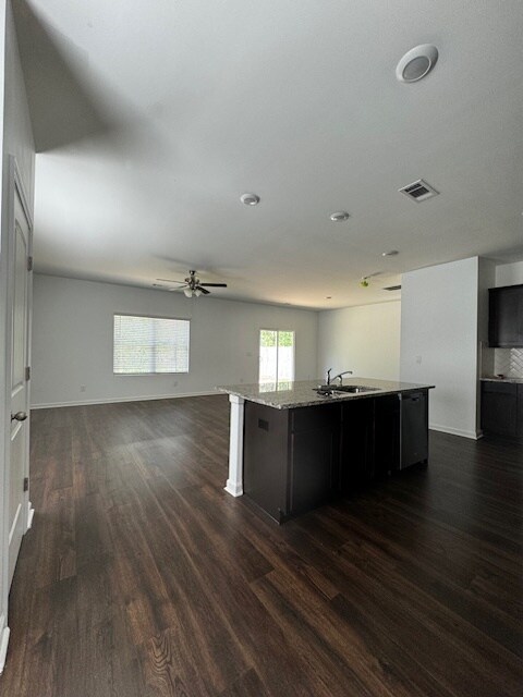 Foto del edificio - 240 Chelsea Park Rd