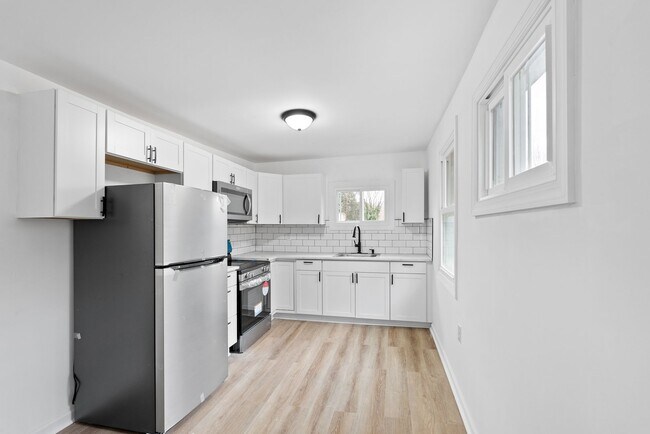 Building Photo - 4 Adele St