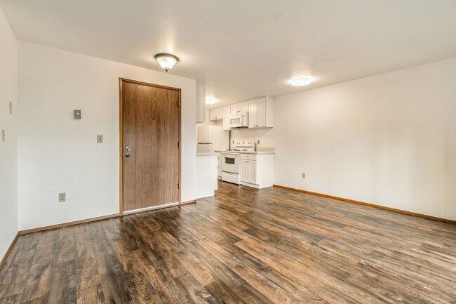 Building Photo - 715 N 130th St