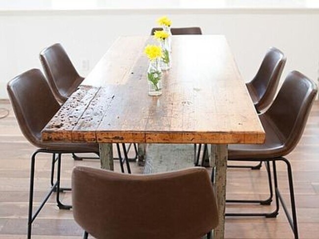 Foto del edificio - Upstairs Unit Only. Fabulous fully furnished 1BR/1BA Hillsboro cottage