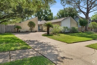 Building Photo - 15406 Willow River Dr