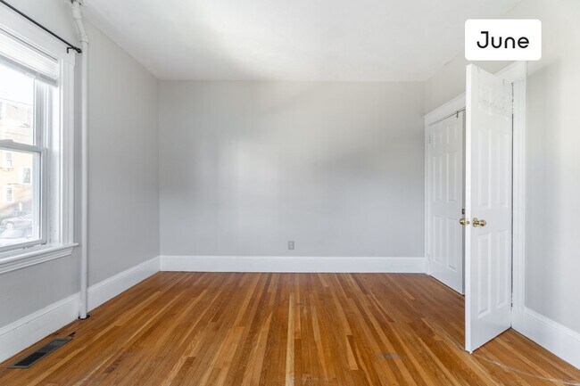 ROOM ONLY in 3-bed/1.0-bath Home photo'