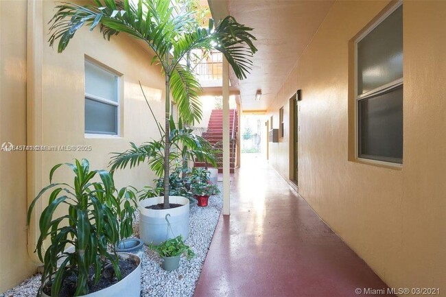Building Photo - 8900 NW 38th Dr