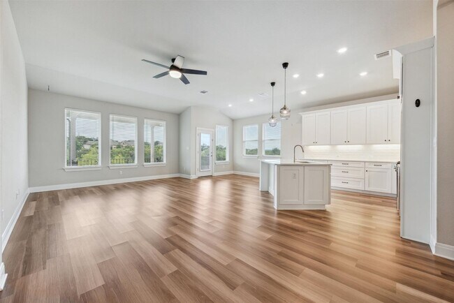 Foto del edificio - Your Ideal Home Awaits: Spacious 3/2 Bedro...