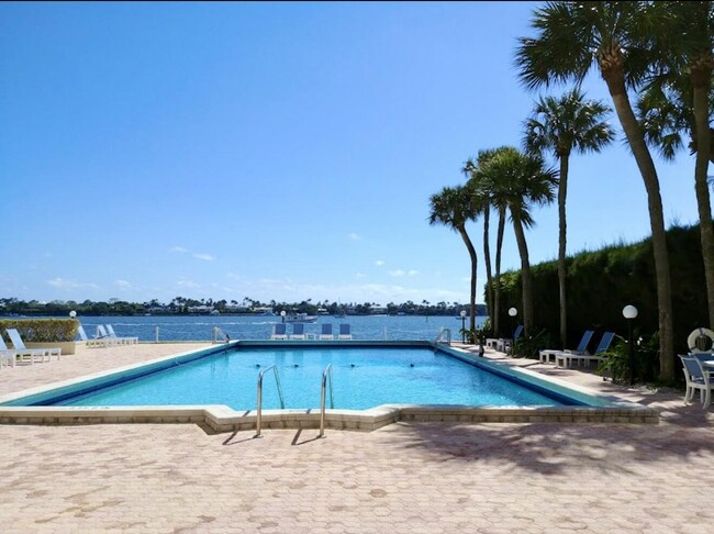 Building Photo - 2800 N Flagler Dr
