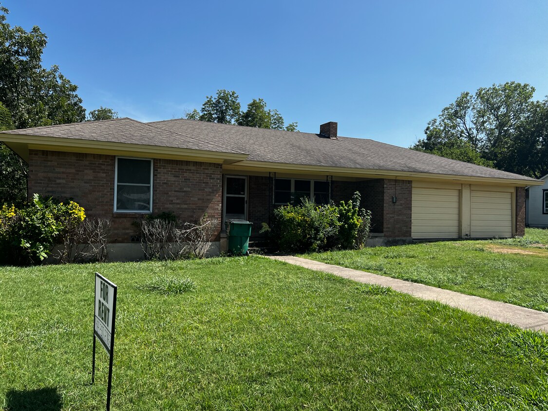 Foto principal - 1002 Hackberry St