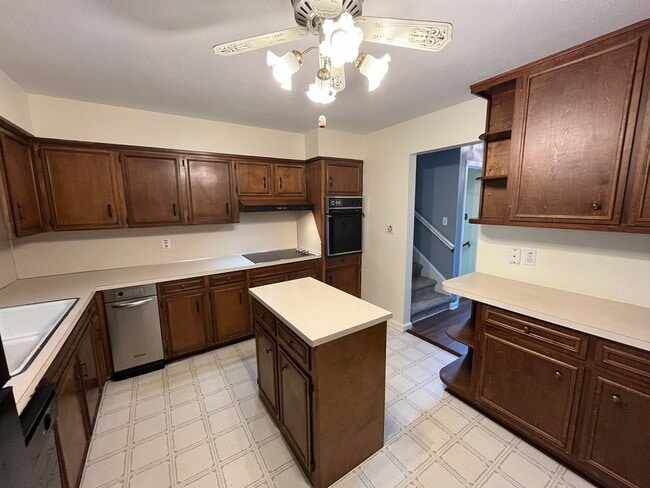 Foto del edificio - Great Family Home, Located off of Moon Roa...