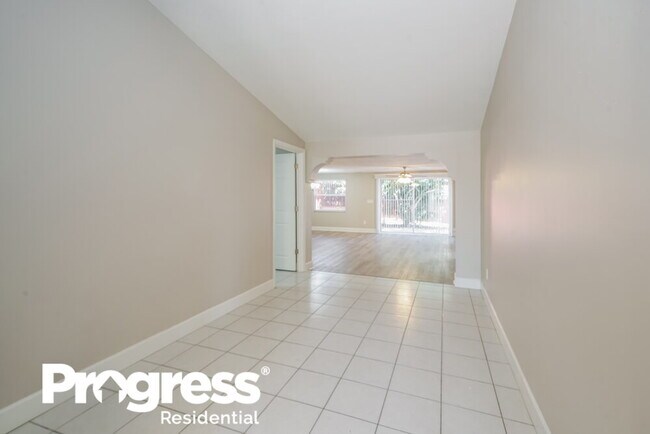 Building Photo - 3277 Fox Lake Dr