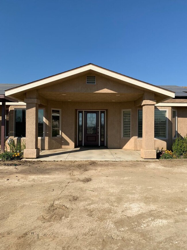 Foto del edificio - 5 Bd 4.5 Ba Country Home