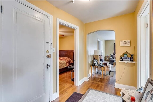 Hallway (furniture not included) - 2385 Ferguson Rd