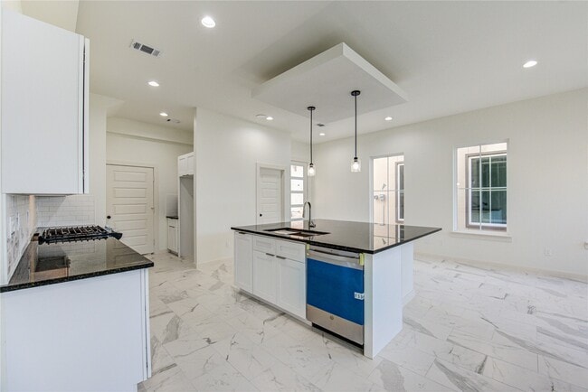 Building Photo - 2903 El Fenice Ln