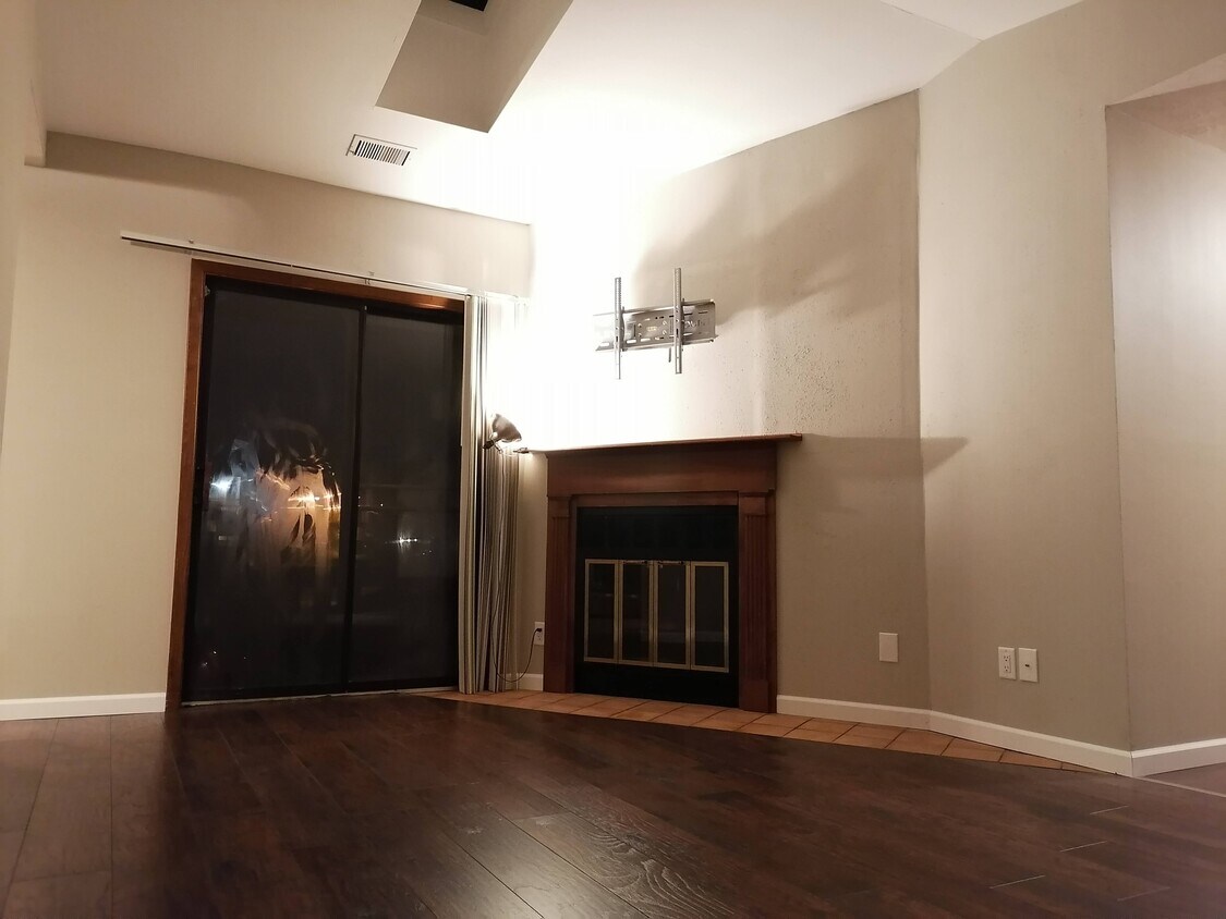 Primary Photo - 2060 Woodtrail Dr