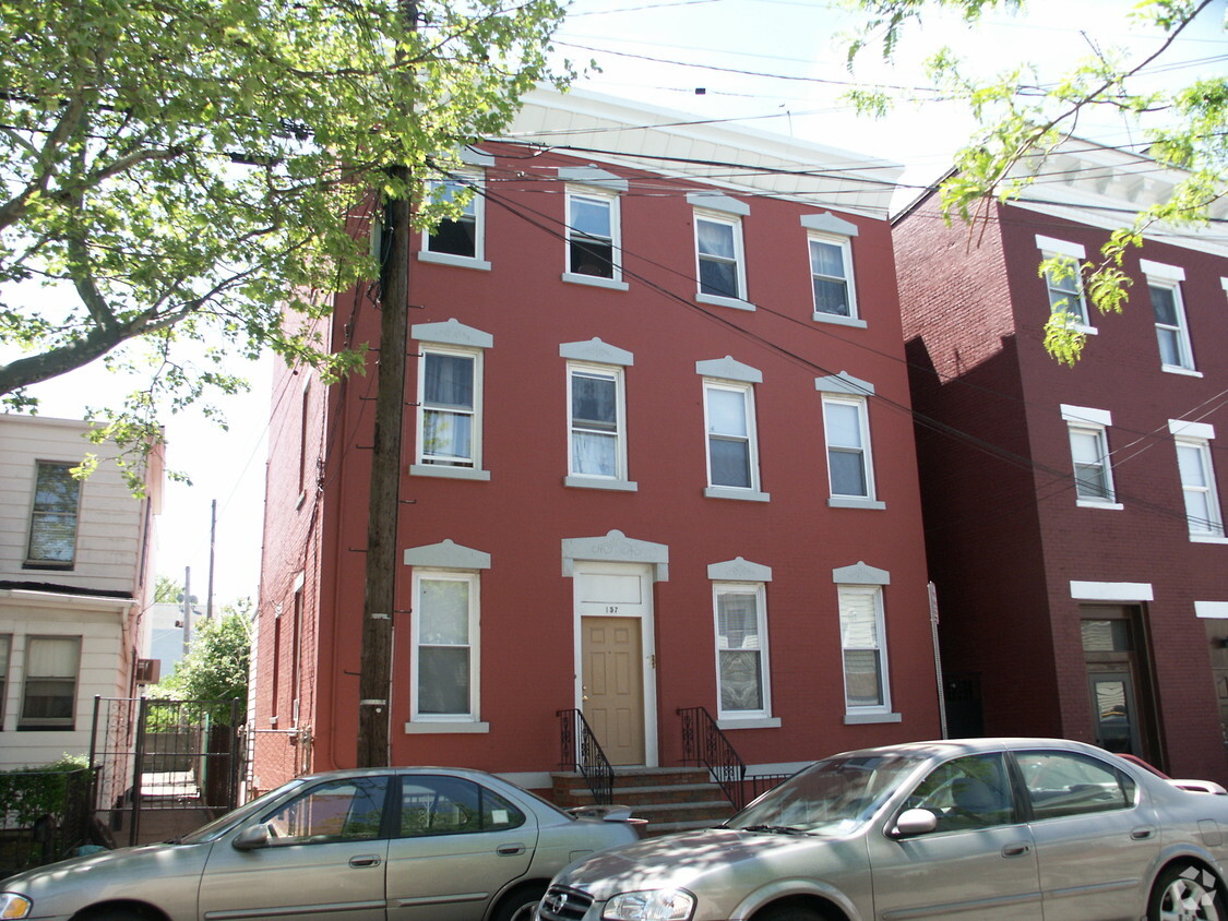 Building Photo - 157 Green St