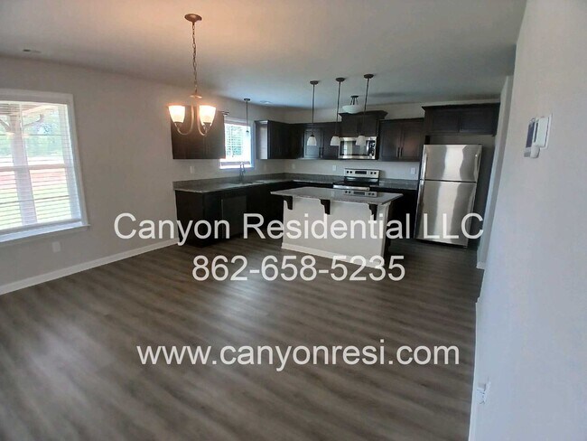 Foto del edificio - MUST SEE Fantastic 4BR 2/5 BA near everyth...