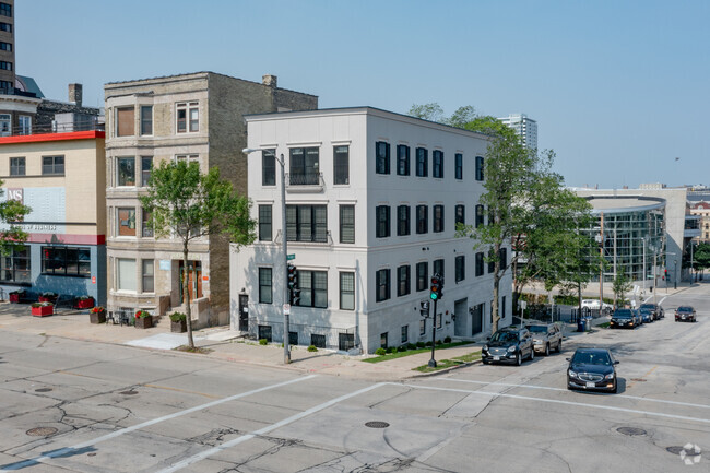 Building Photo - 1245 N Milwaukee St