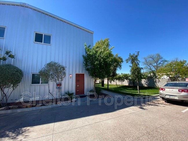 Photo - 2121 W Hayward Ave House