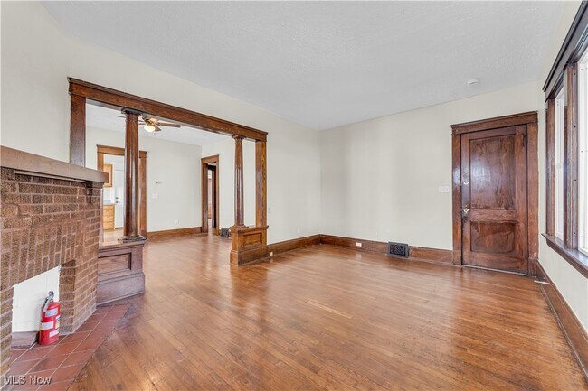 Building Photo - 1909 W 73rd St