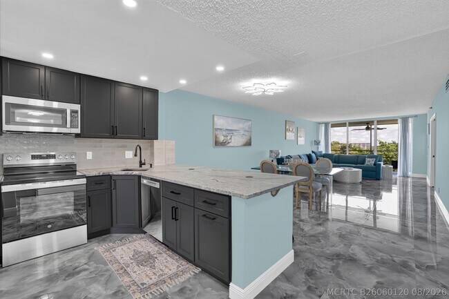 Building Photo - 4015 W Palm Aire Dr