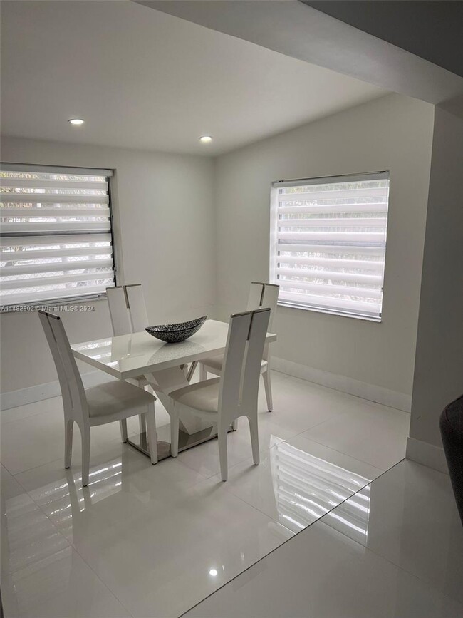 Foto del edificio - 9771 Bahama Dr