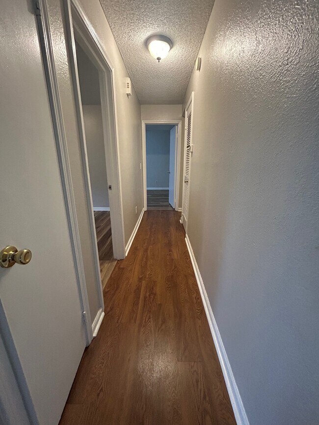 Foto del edificio - 103 Thornwell Ct