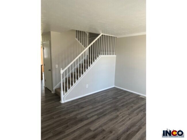 Building Photo - Large four bedroom townhome with a finishe...