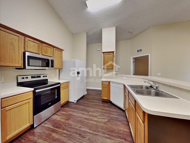 Building Photo - 635 Sedgewood Cir