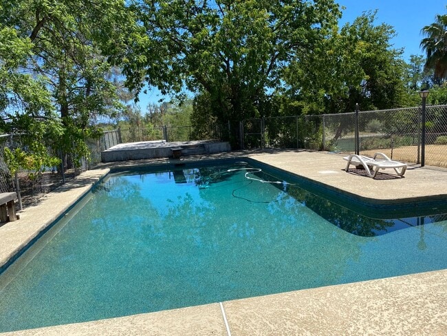 Building Photo - Sacramento Riverfront Home with Pool