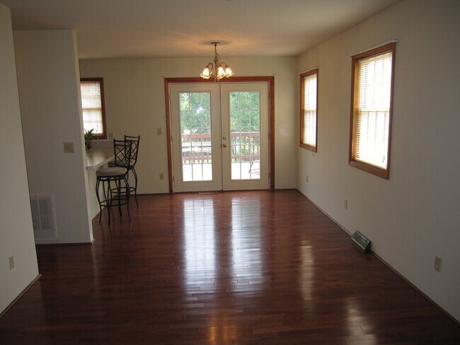 Foto del edificio - 8 Cindy Way