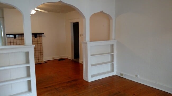 Building Photo - Great 1st Floor Duplex in Shadyside!