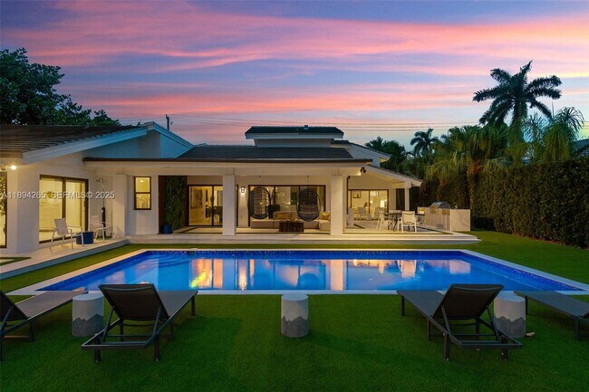 Foto del edificio - 207 Holiday Dr