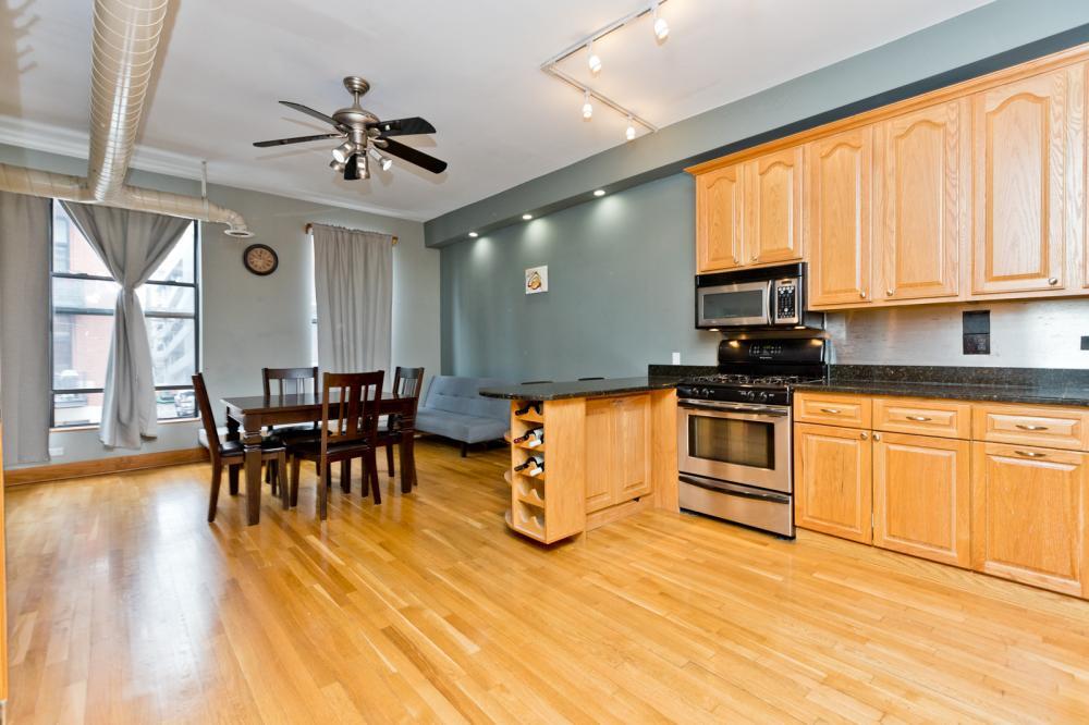 Foto principal - 2 bedroom in Chicago IL 60607