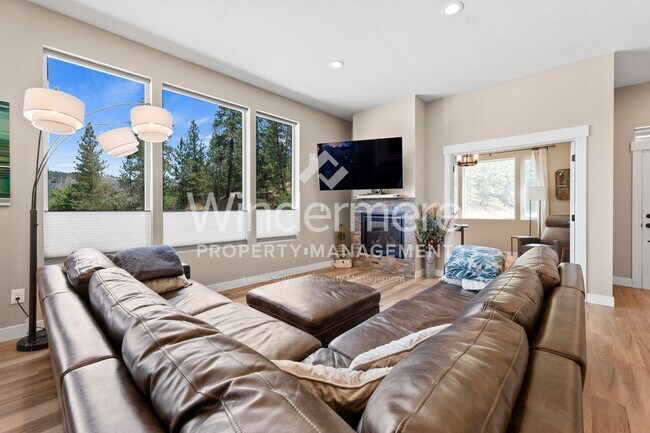 Building Photo - * Coming Soon 08/15/2025*Furnished Executi...