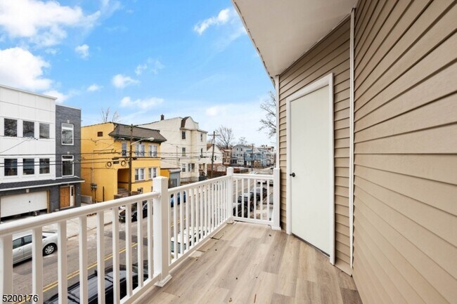 Building Photo - 487 S 17th St