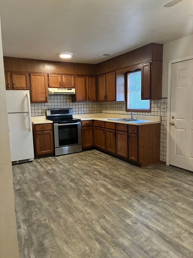 Building Photo - 9 Stuart Cir