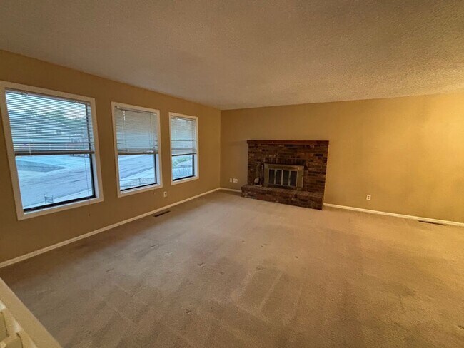 Building Photo - Westside 3 Bedroom Home in D20