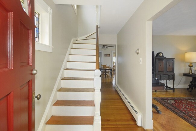 Building Photo - 40 Woodbury St