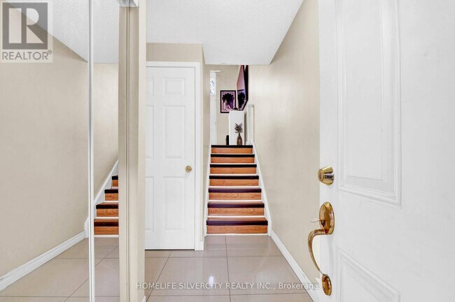 Building Photo - 25 Briar Path