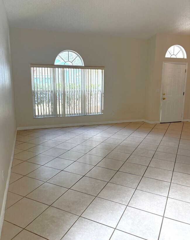 Building Photo - Beautiful Hunter’s Creek Pool Home!