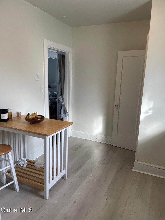 Foto del edificio - 7 Edison Ave