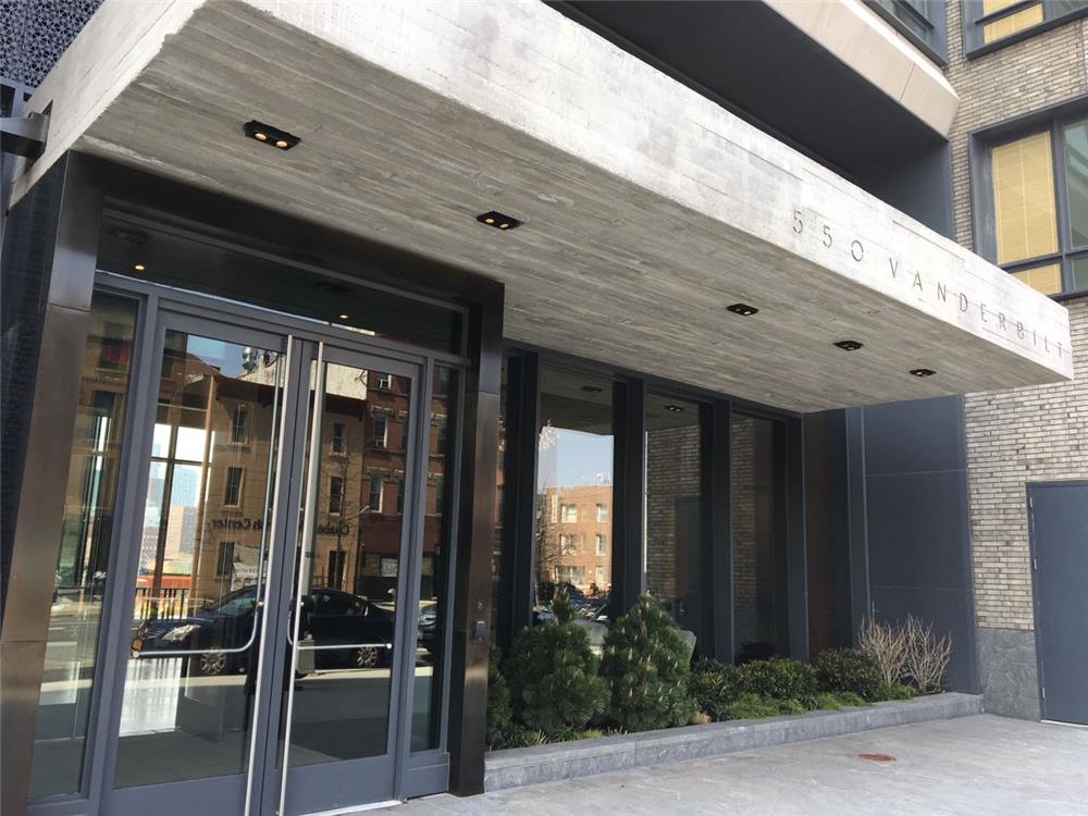 Foto principal - 550 Vanderbilt St