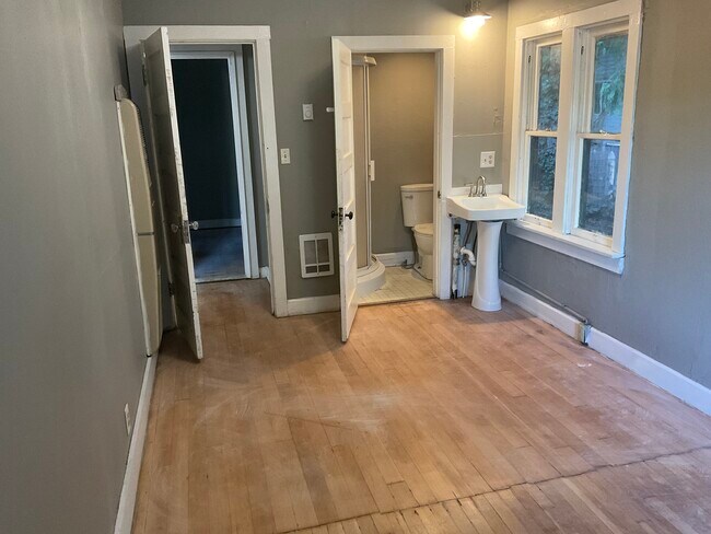 Front bedroom - 1114 1/2 south 19th ave