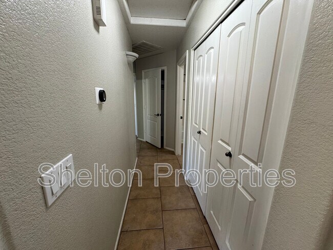 Foto del edificio - 15828 W Latham St
