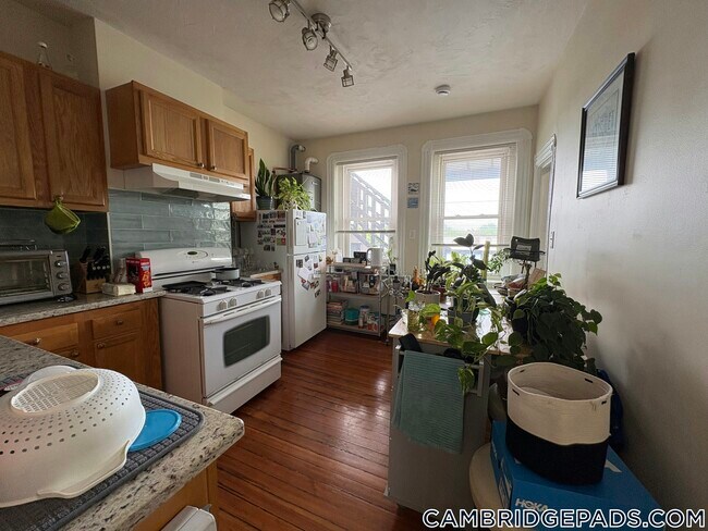Foto del edificio - 1056 Cambridge St